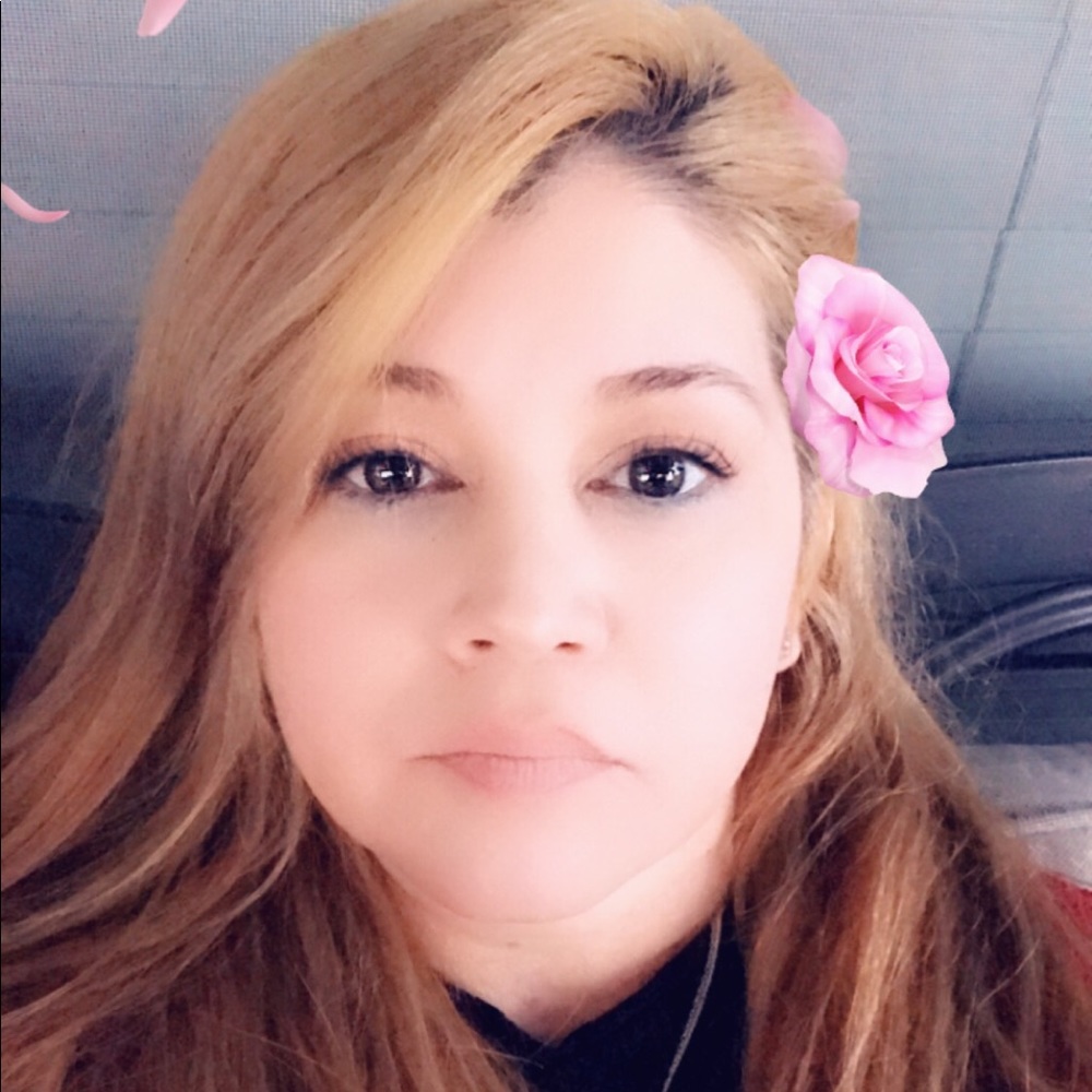 Meet your Posher, Elizabeth